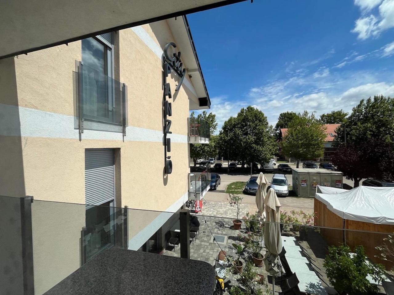 City Apartman Haz Balatonlelle Exterior foto