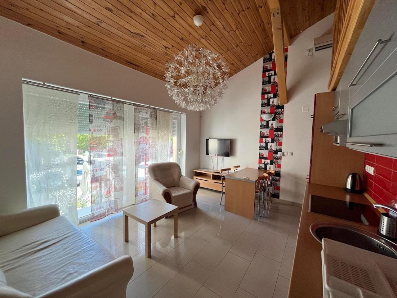City Apartman Haz Balatonlelle Exterior foto