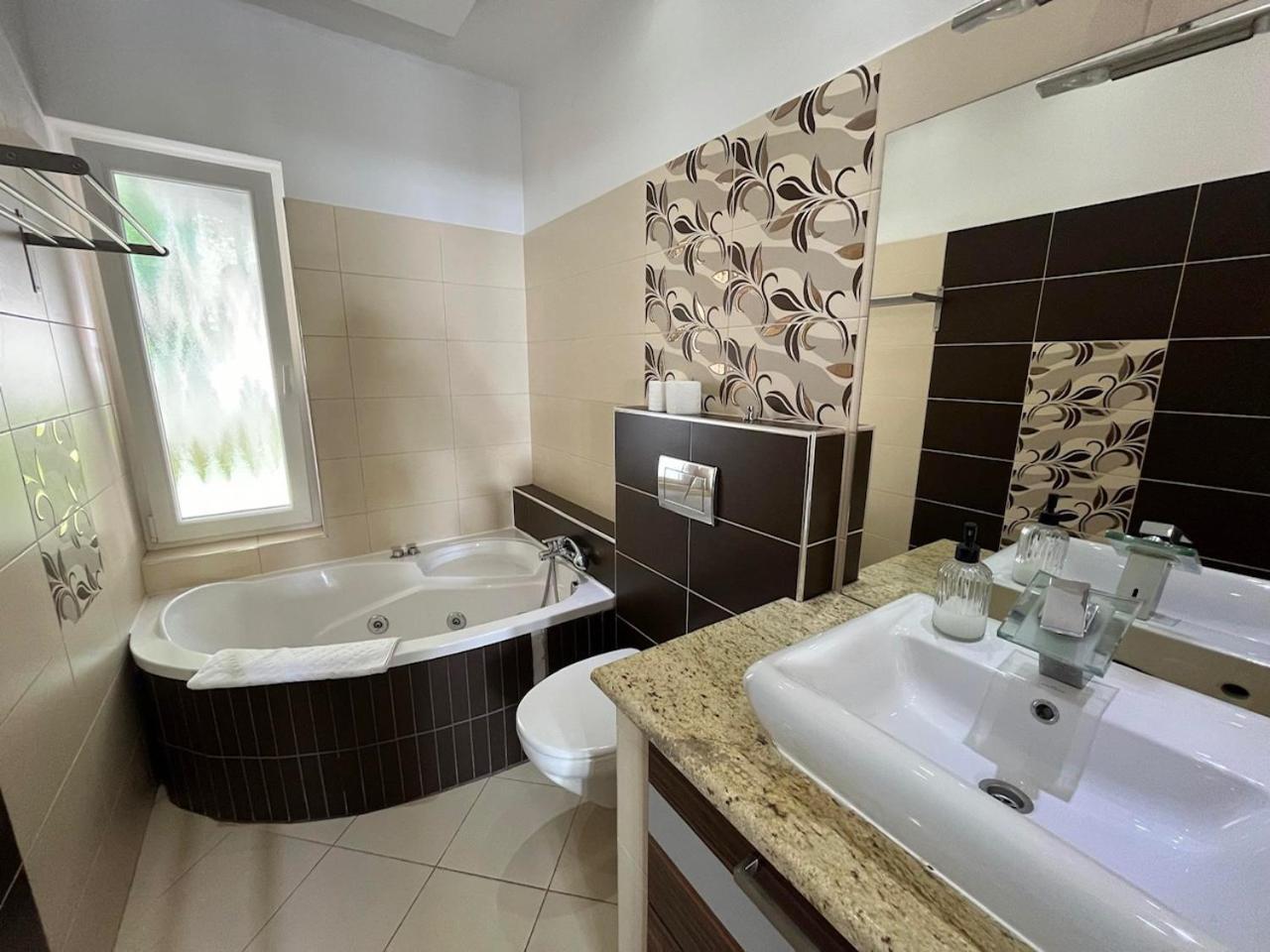 City Apartman Haz Balatonlelle Exterior foto