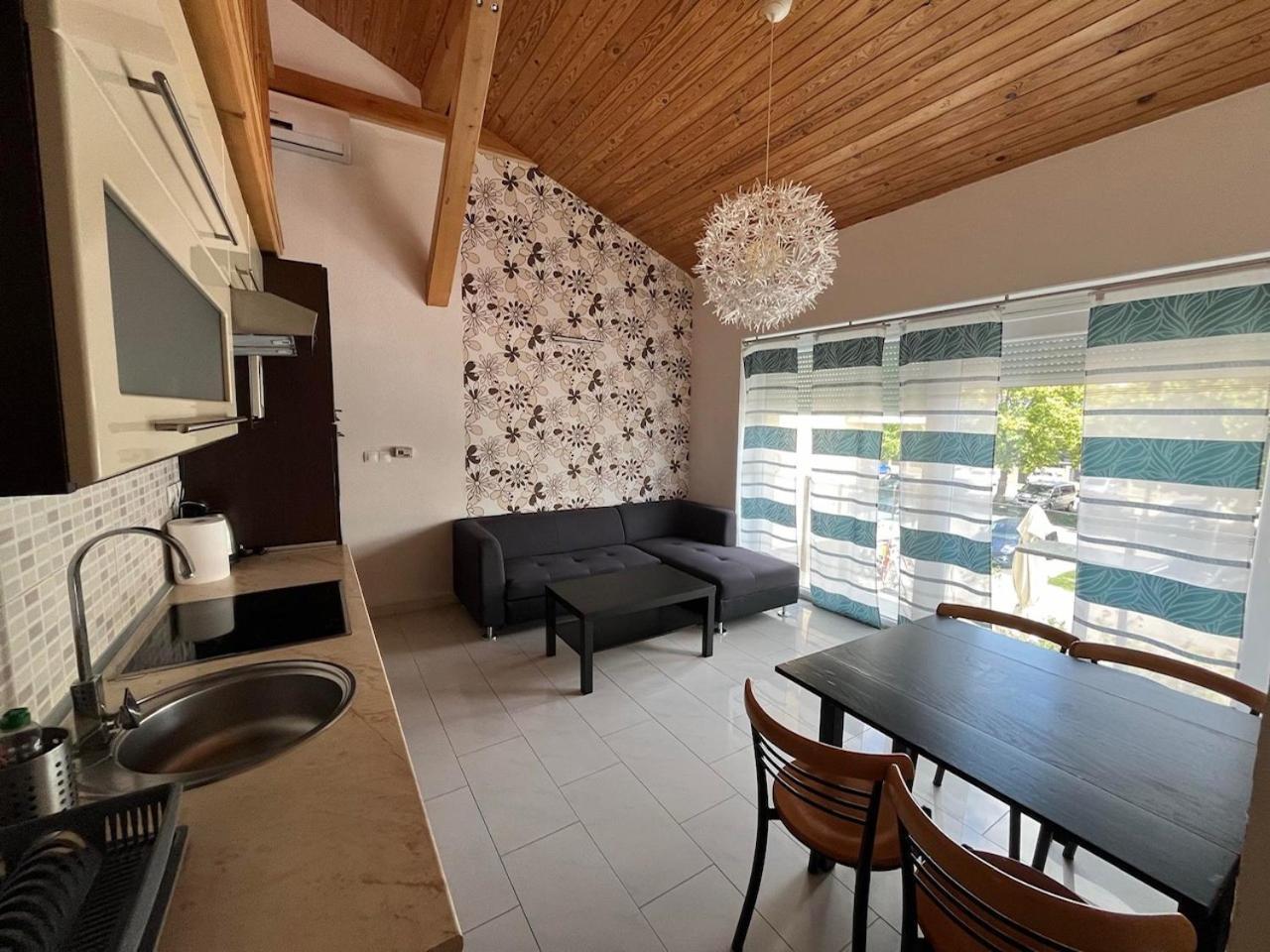 City Apartman Haz Balatonlelle Exterior foto
