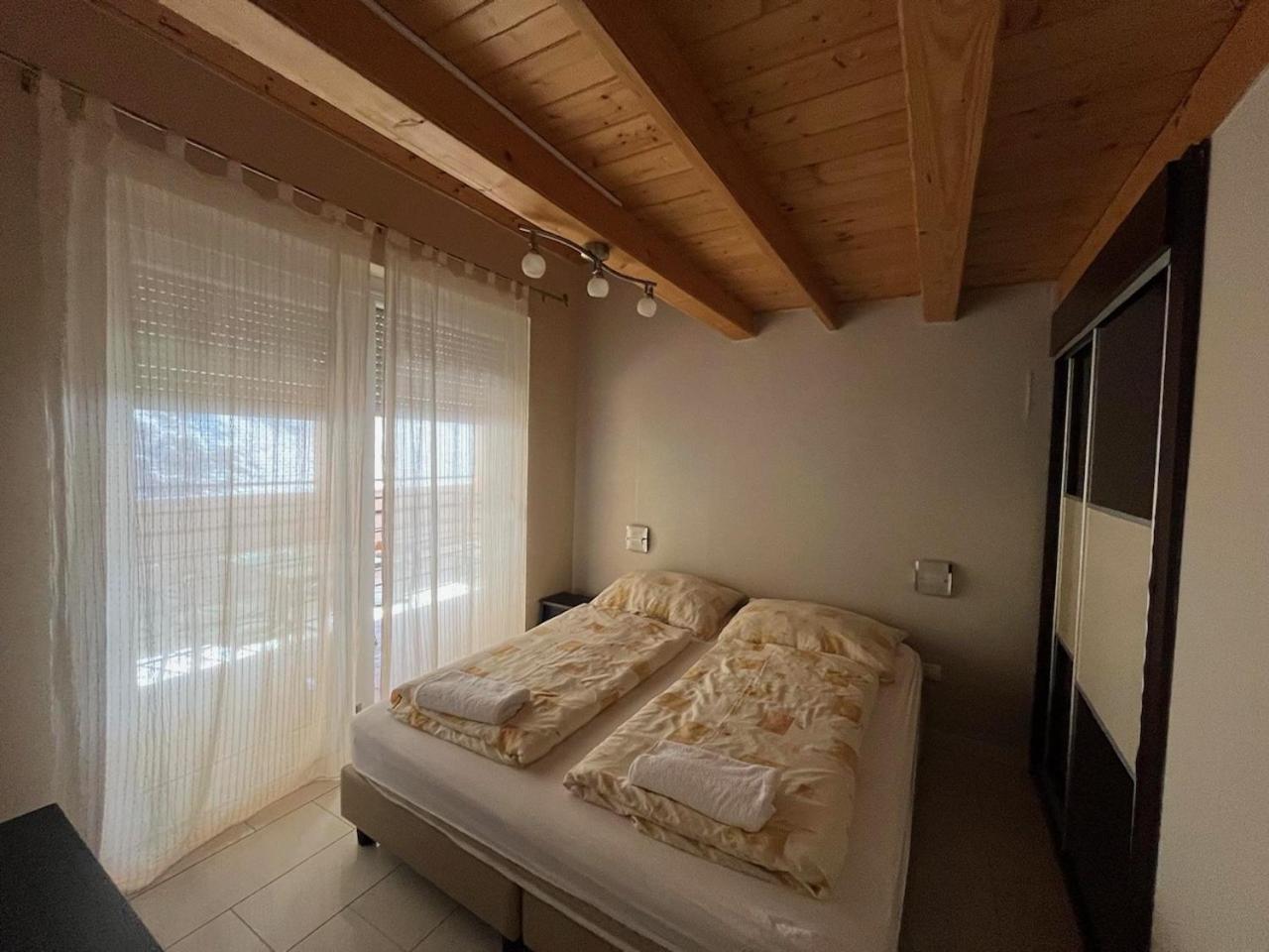City Apartman Haz Balatonlelle Exterior foto