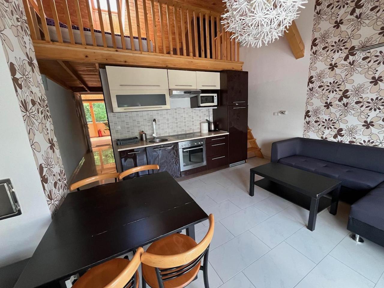 City Apartman Haz Balatonlelle Exterior foto