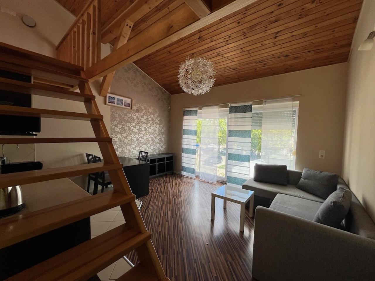 City Apartman Haz Balatonlelle Exterior foto