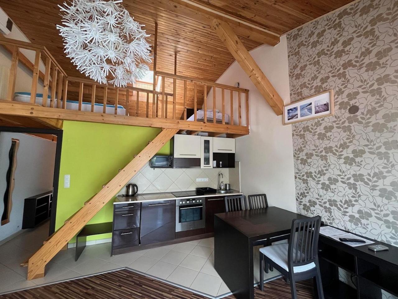 City Apartman Haz Balatonlelle Exterior foto