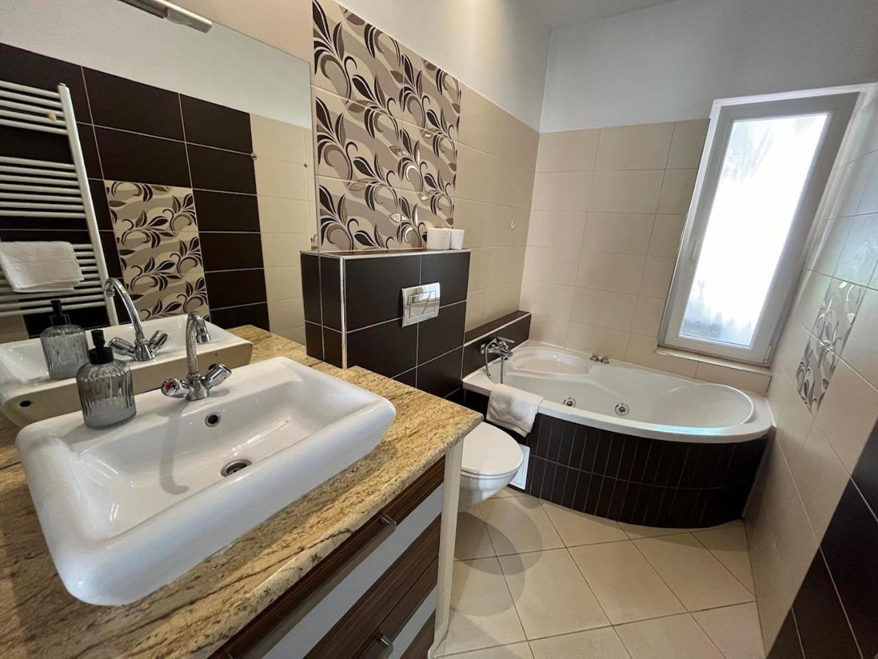 City Apartman Haz Balatonlelle Exterior foto