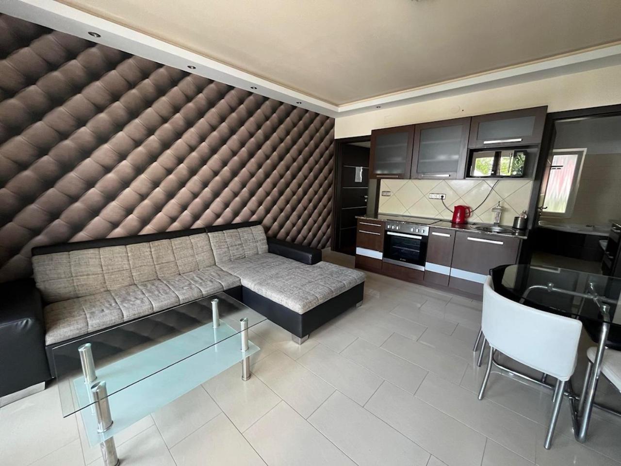 City Apartman Haz Balatonlelle Exterior foto