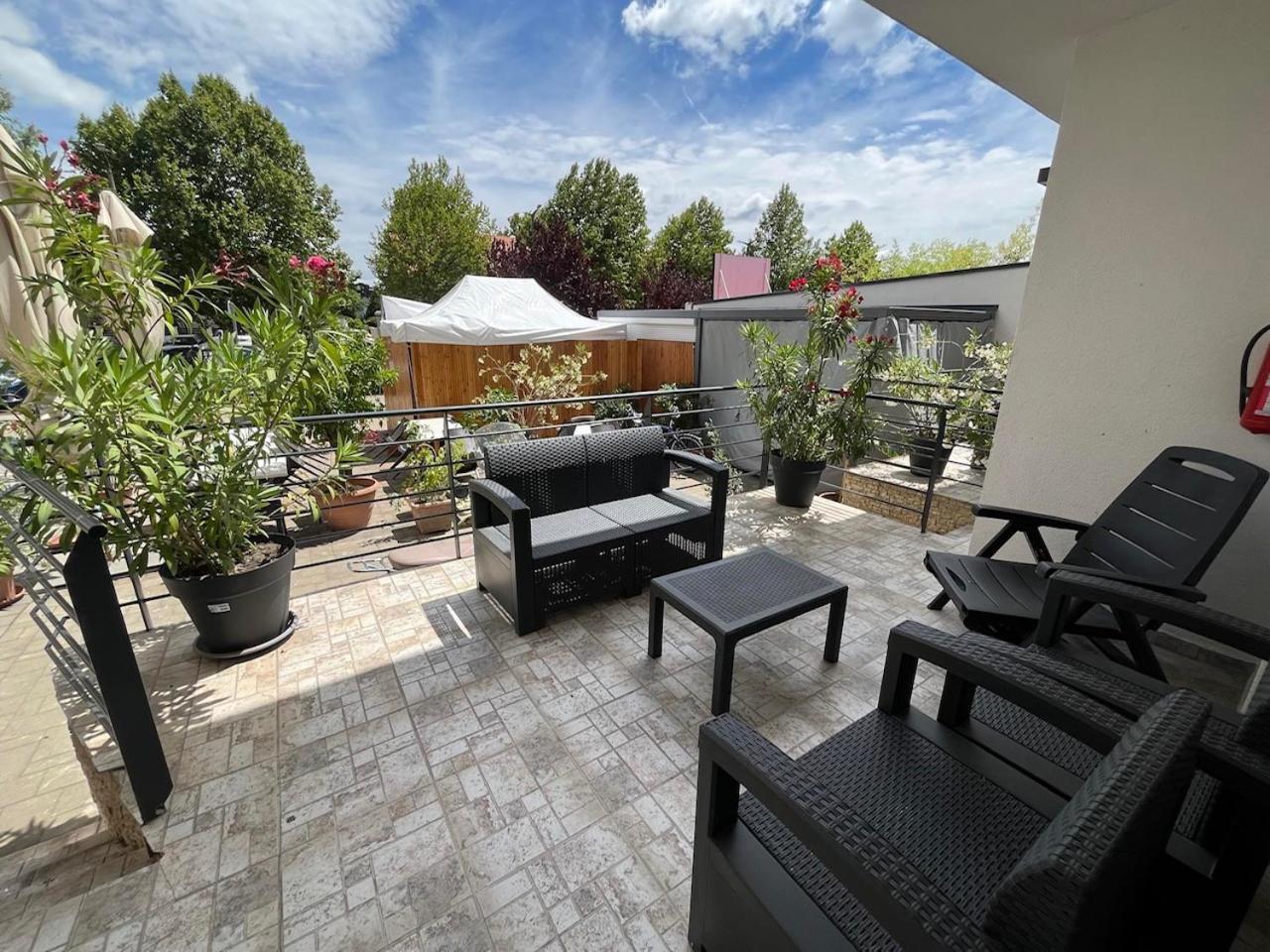 City Apartman Haz Balatonlelle Exterior foto